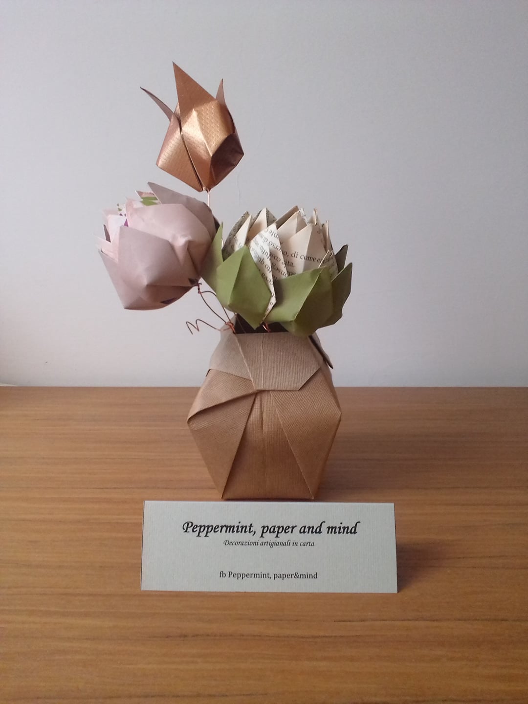 oriente, occidente, fiori di carta con tecnica origami, decorazione  floreale su cappello di paglia